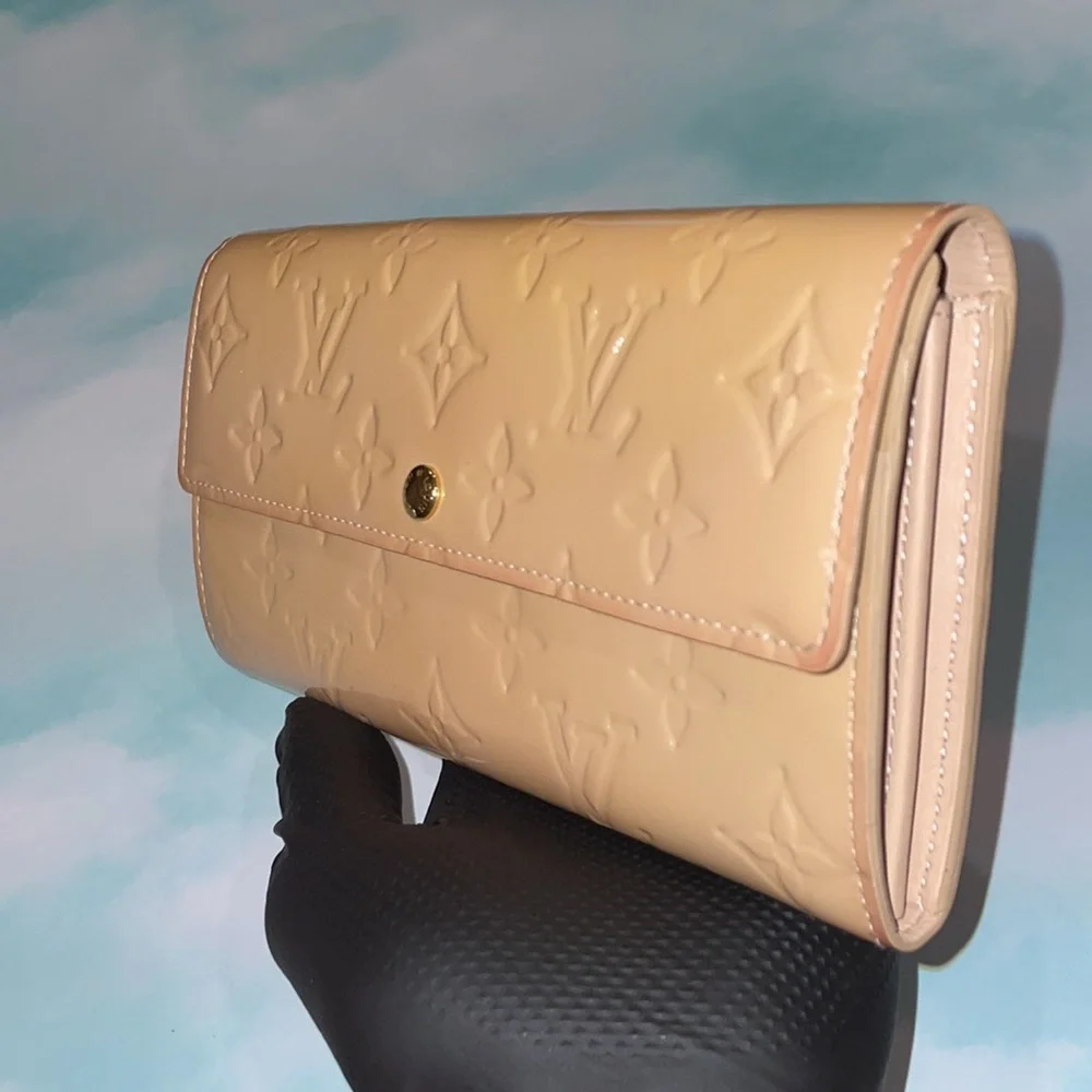 LOUIS VUITTON Monogram Vernis Sarah Bifold  Wallet - Picture 5 of 14